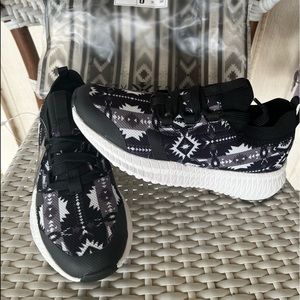 Crazy Train Stargazer Tennis Shoes 8